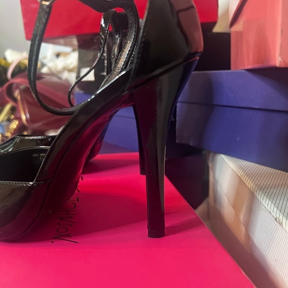 Sz9 Colin Stewart patten leather, pointed toe with strap. - Picture 8 of 8